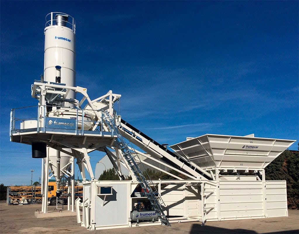 Medium static wet concrete batch plant